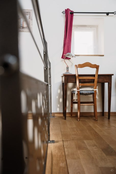 Le pigeonnier, chambre d'h^tes de charme pour un couple. Petit bureau