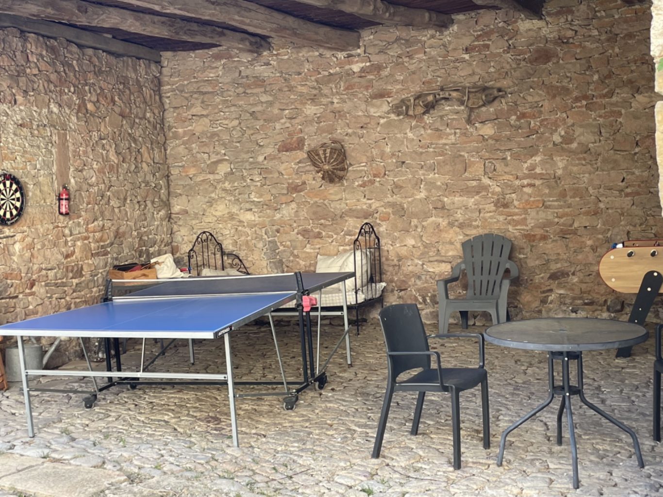 Les jeux extérieurs Ping-pong, babyfoot, flechettes et autres jeux pour tous